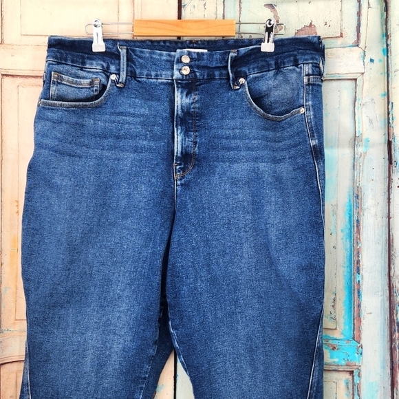 Good American Twist Seam Crop Straight Leg Jean - Picture 5 of 11